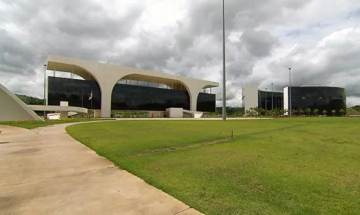 Governo de MG recorre contra decisão que determina pagamento integral aos professores no 5º dia útil